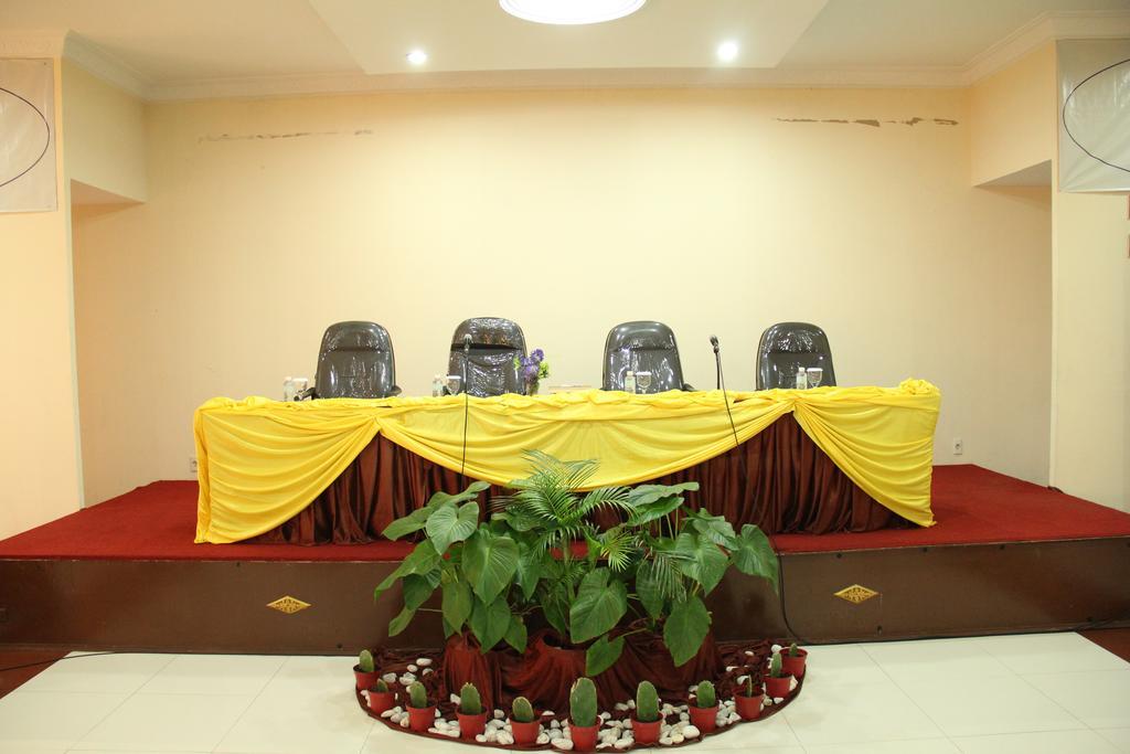 Permatahati And Convention Center Hotel 2*
