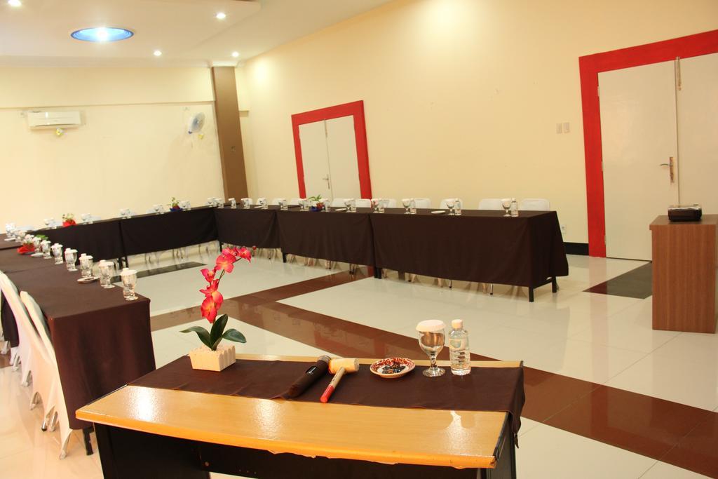 Hotel Permatahati And Convention Center