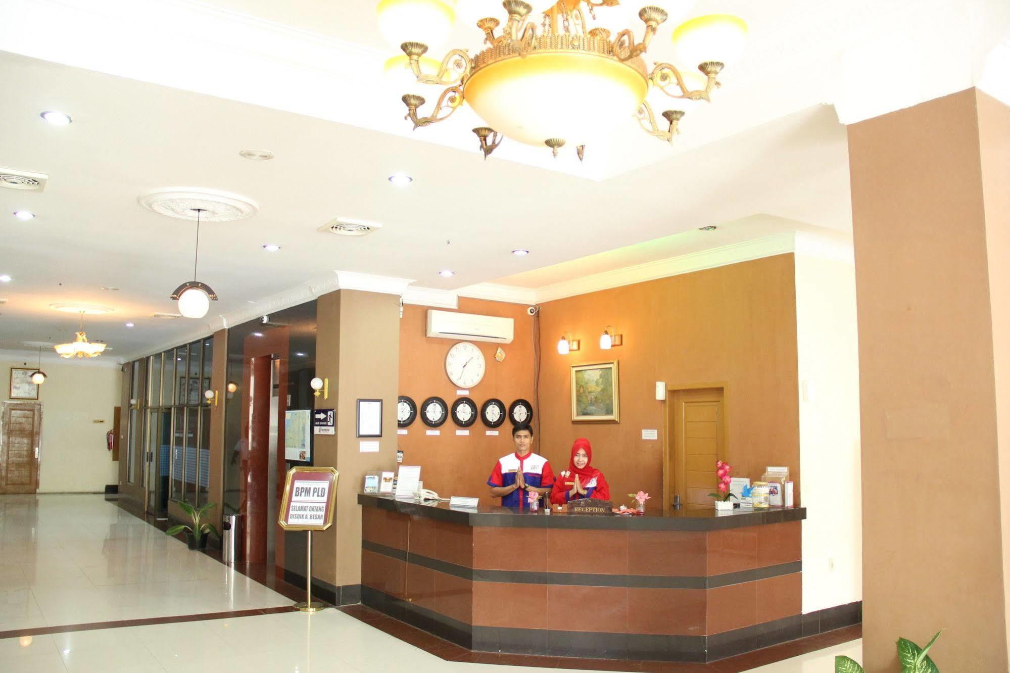 Hotel Permatahati And Convention Center