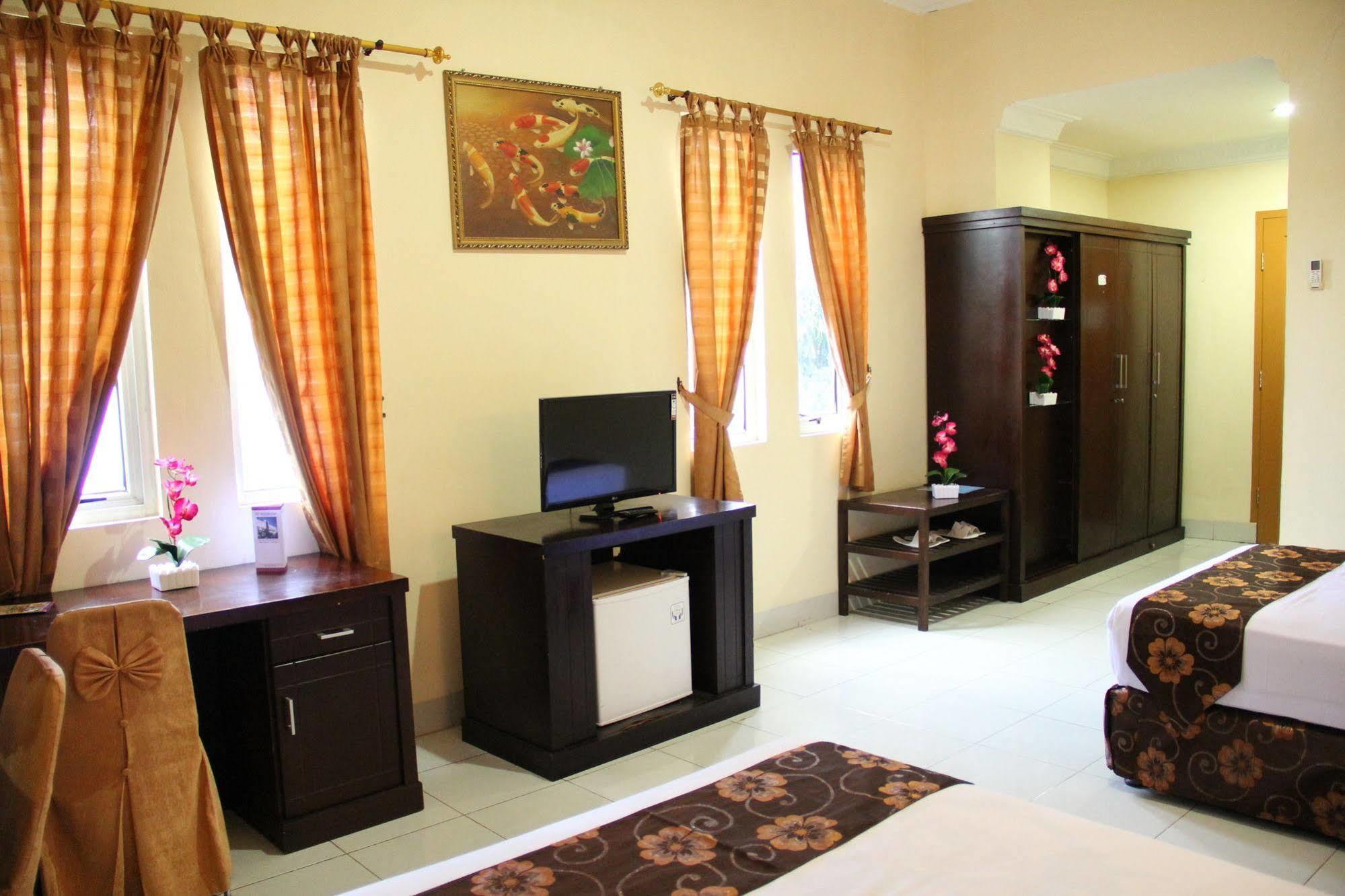 Hotel Permatahati And Convention Center 2*